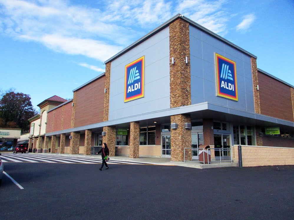 Grand York Plaza MacKenzie Commercial Real Estate