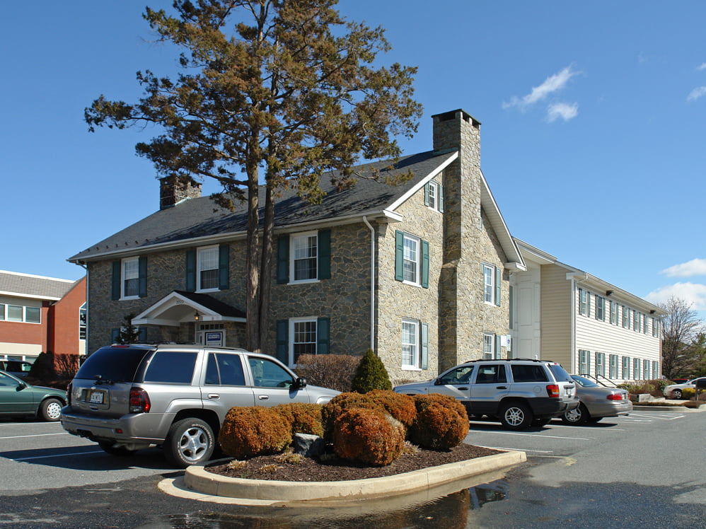 Bright Oaks Courtyard I MacKenzie Commercial Real Estate