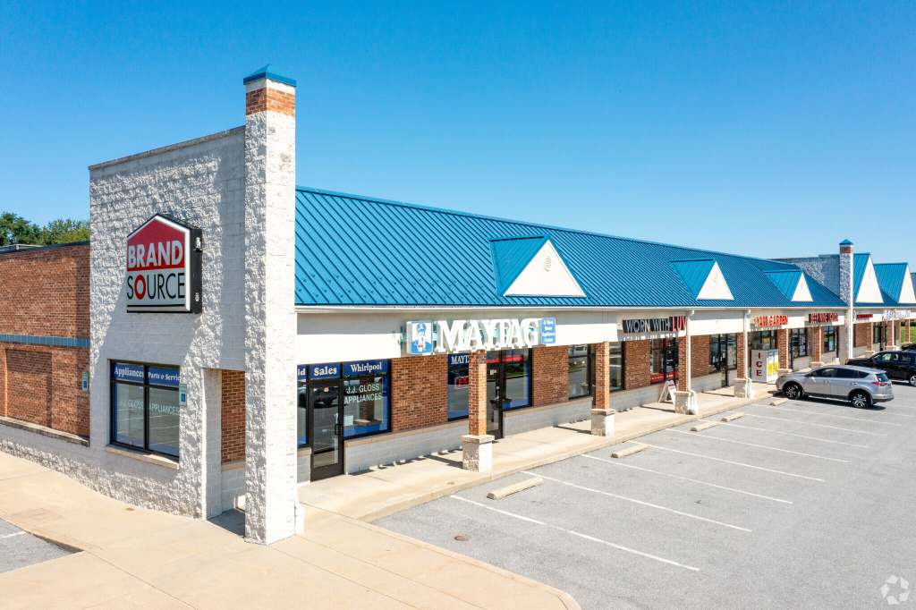 Walnut Park Plaza MacKenzie Commercial Real Estate